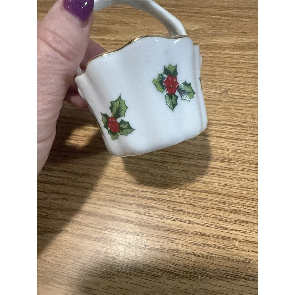 Vintage Lefton Holly Berry Small Basket China 04843 Gold Trim‎ Christmas Trinket